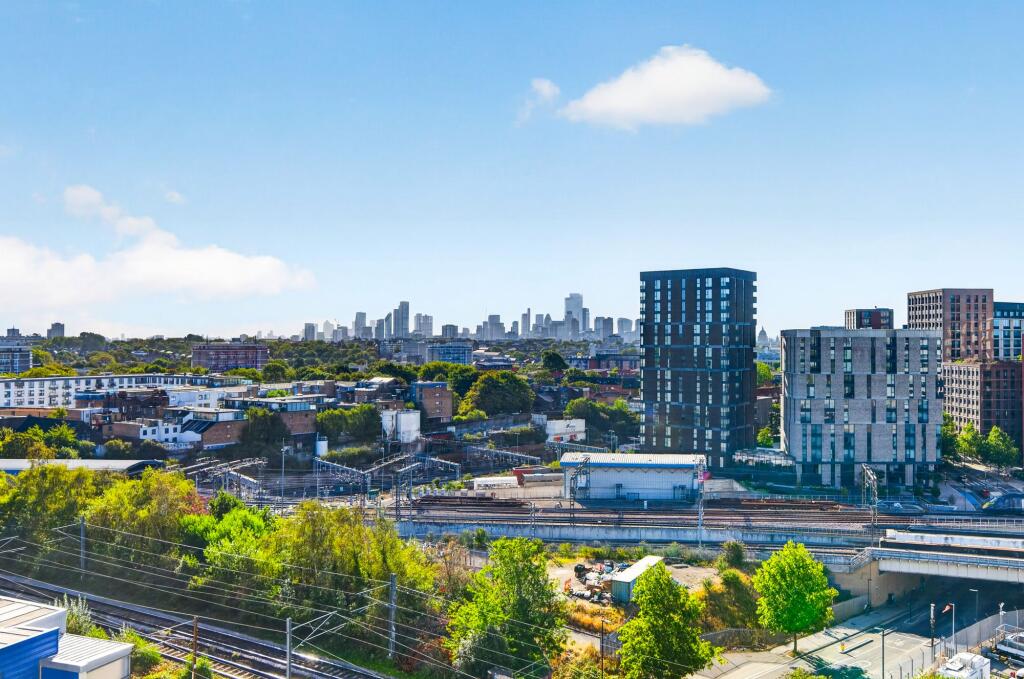 Apartment in London - View 5