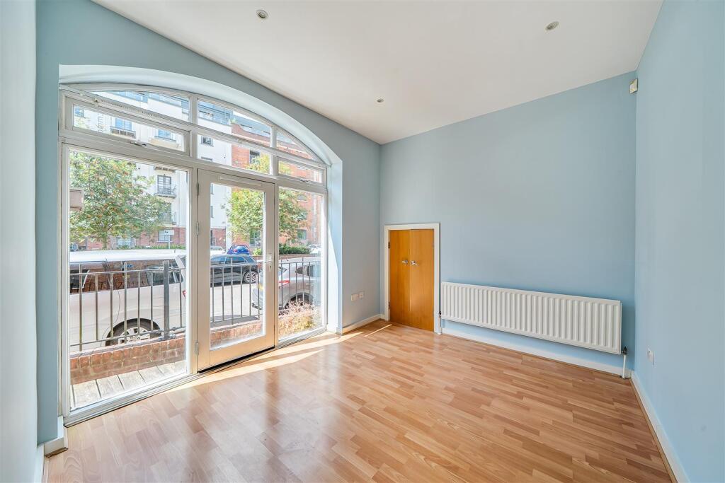 Apartment in Bristol - View 3