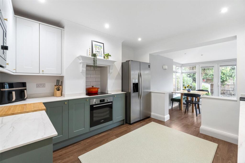 House in London, Hampton - View 4