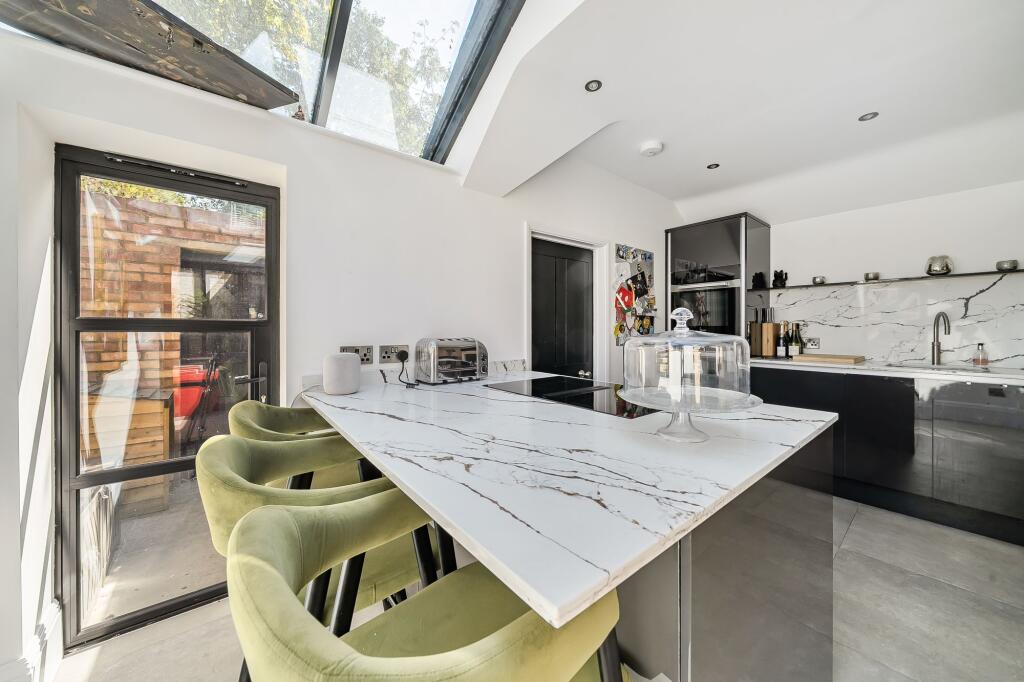 House in Slough - View 5