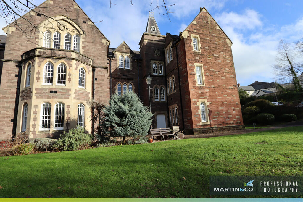 2-bed flat on Sarno Square, Abergavenny, £159,950