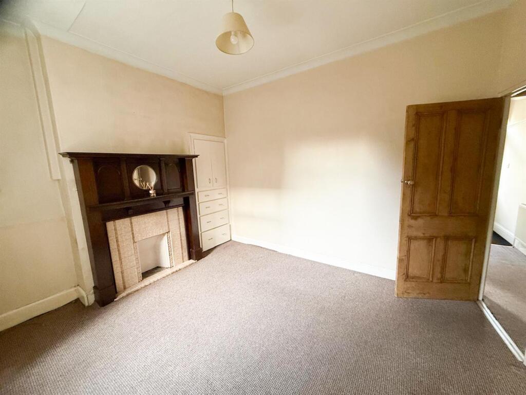 House in Bradford, Steeton with Eastburn - View 3