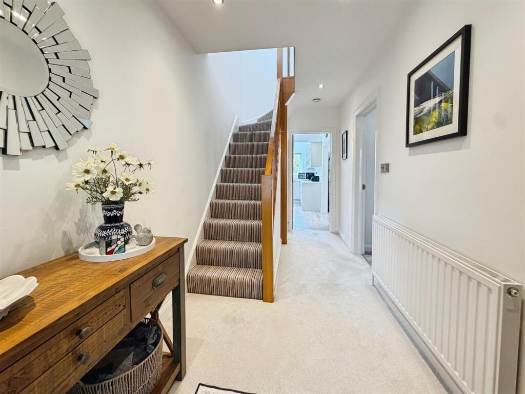 House in Warwick, Lillington, Royal Leamington Spa - More