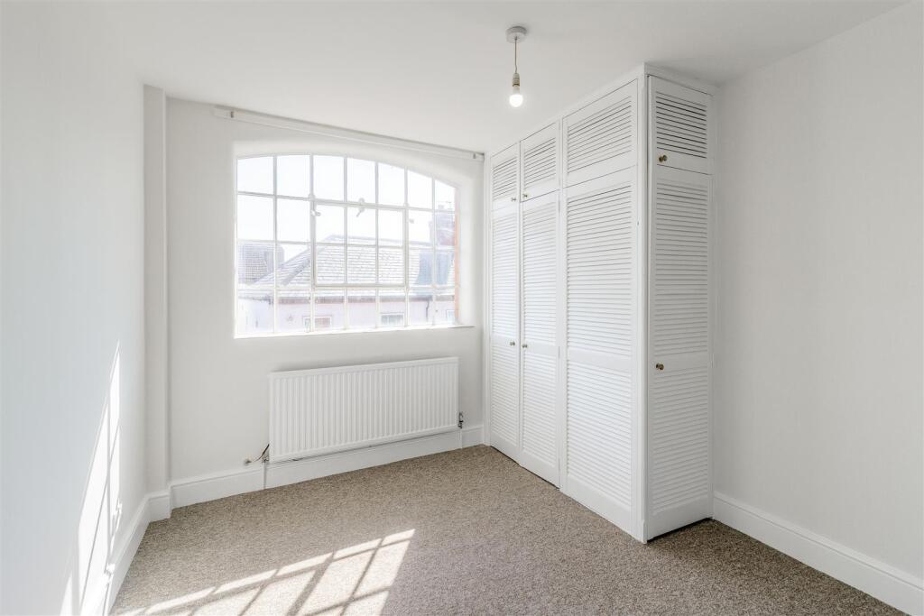 Apartment in Earls Barton - View 5