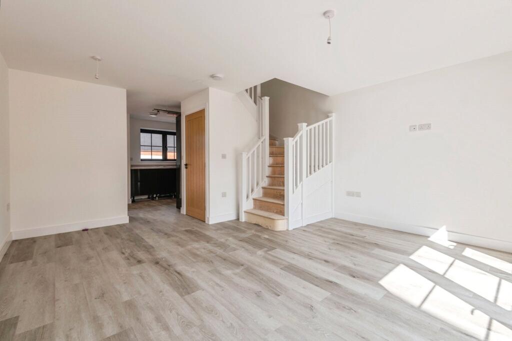 House in Bridgwater, Eastover, Somerset - More