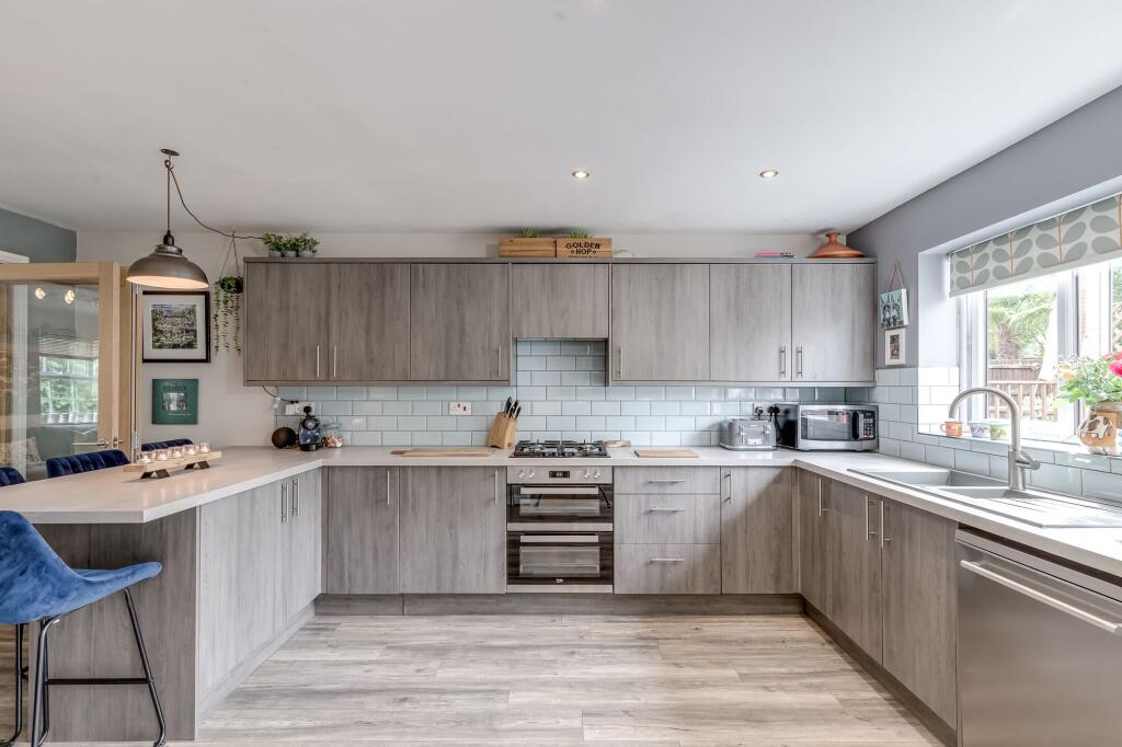 Bentham Place, Standish, WN6 photo 3