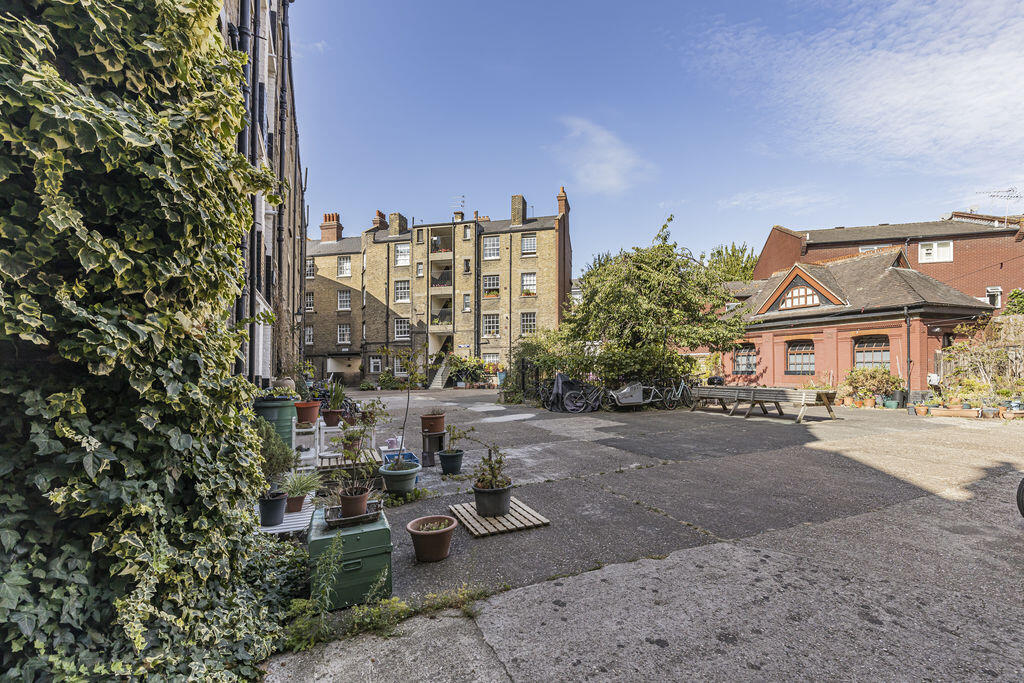 Apartment in London - View 4