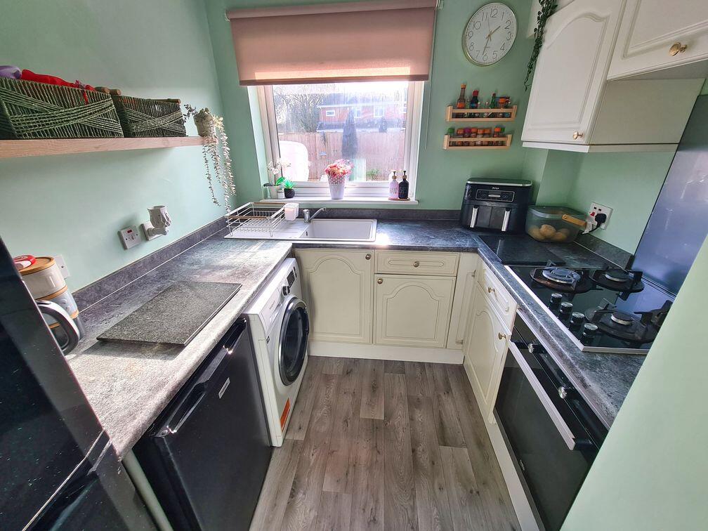 Bowater Way, Calmore, SO40 photo 4
