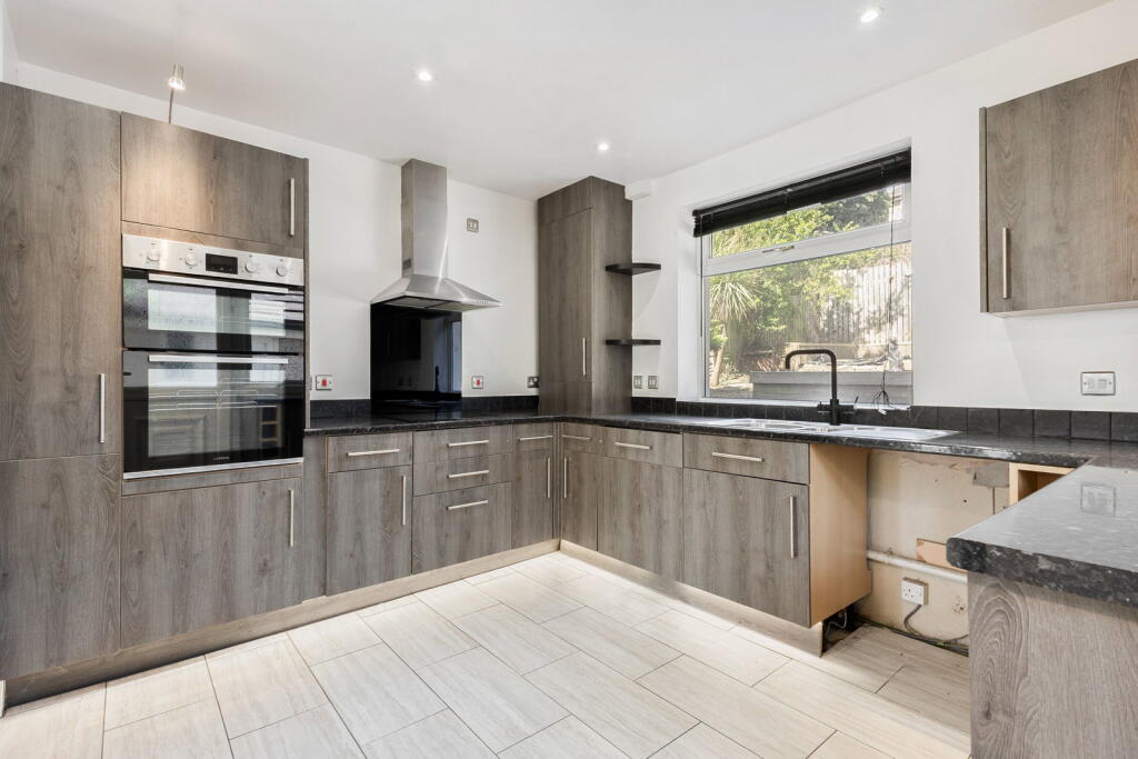 House in Leeds, Mill Green, Seacroft - View 4