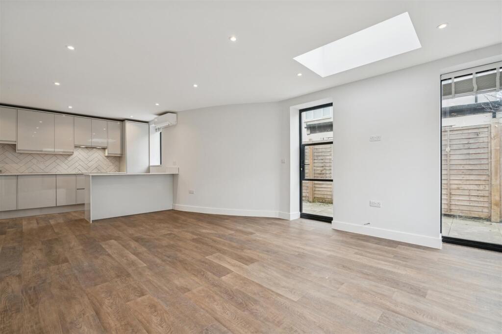 House in London - View 5