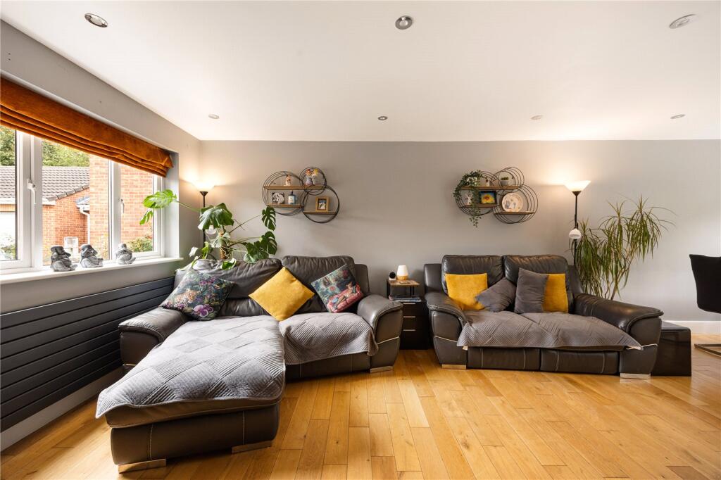 House in Bristol, Lyde Green, Emersons Green - More