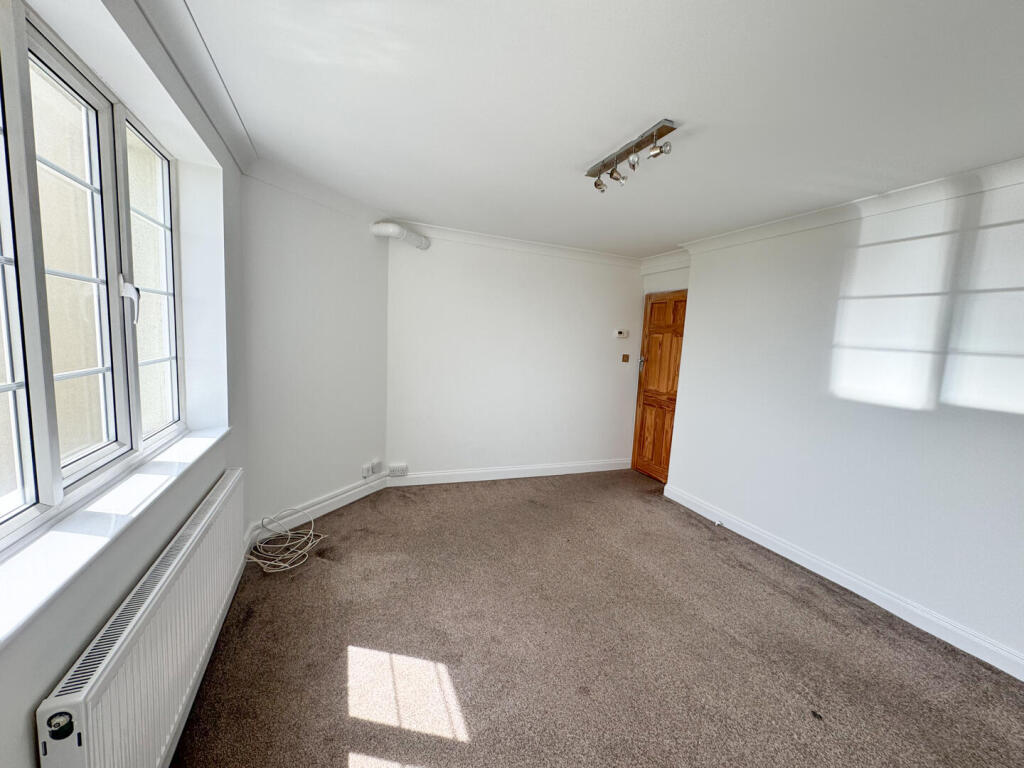 Apartment in Southend-on-Sea - View 2