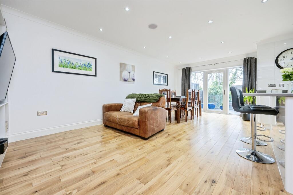 Additional image 10 of Mount Drive, Park Street, St. Albans