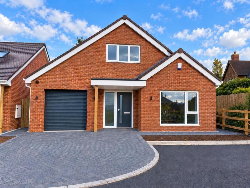 3-bed detached on Headland Road, Welford on Avon, £695,000