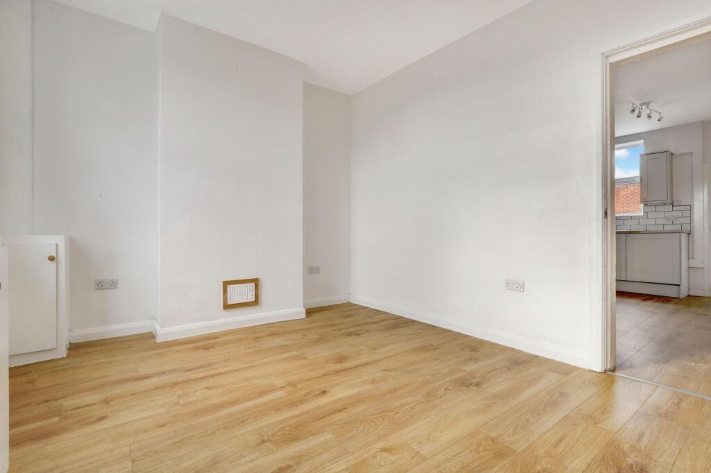 House in Ashfield, Titchfield, Hucknall - View 4