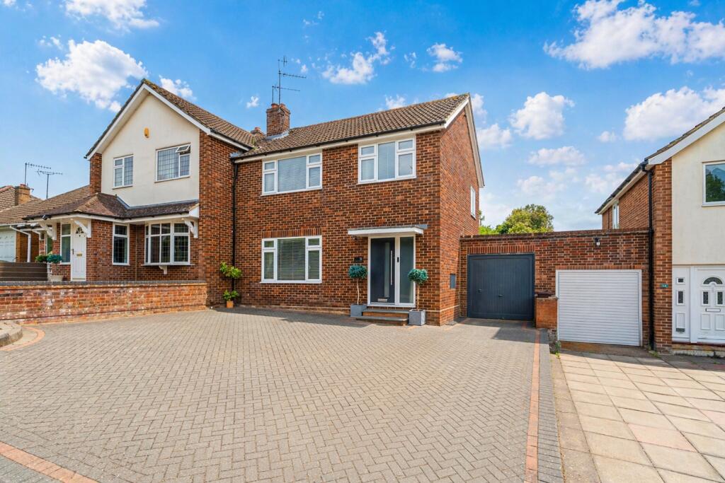 3-bed semi-detached on Robert Avenue, St. Albans, Hertfordshire, AL1, £650,000