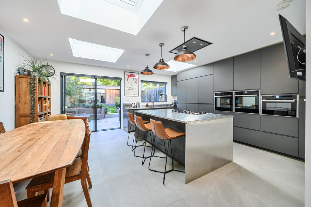 House in London - View 2