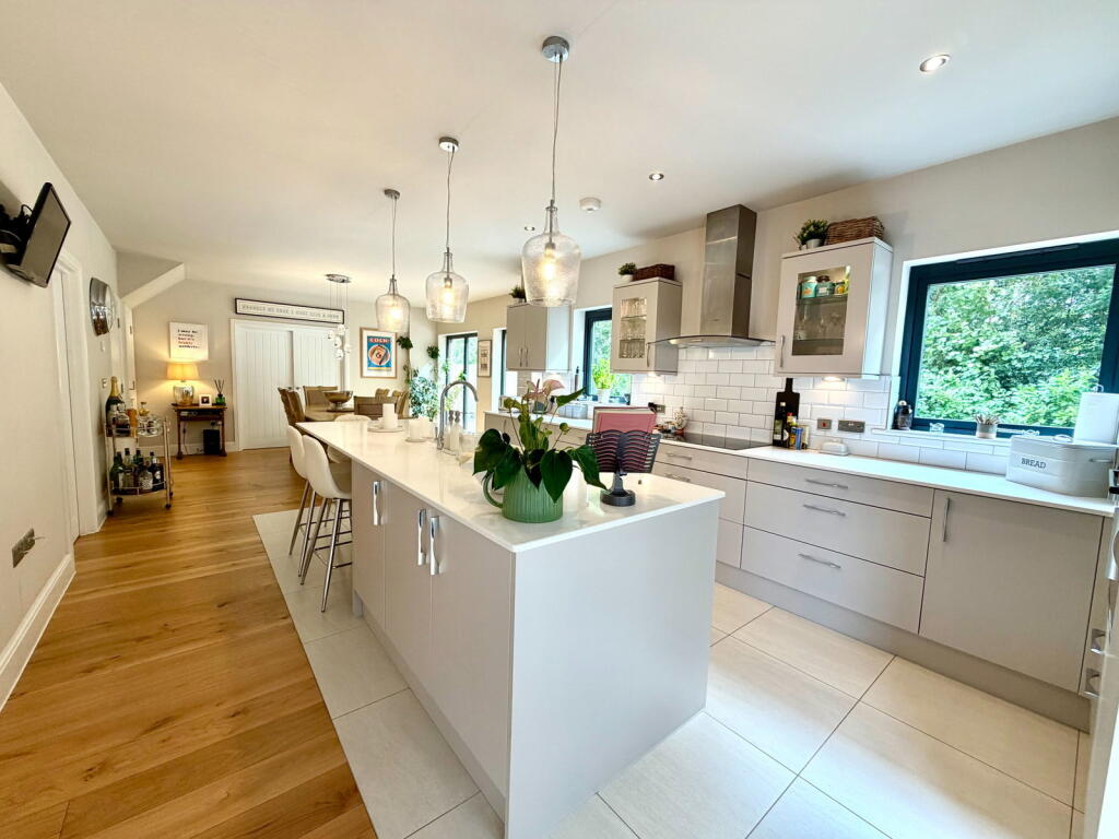 An Executive Home, 3,223sq ft Of Space & A Private Development - Boughton Park photo 4