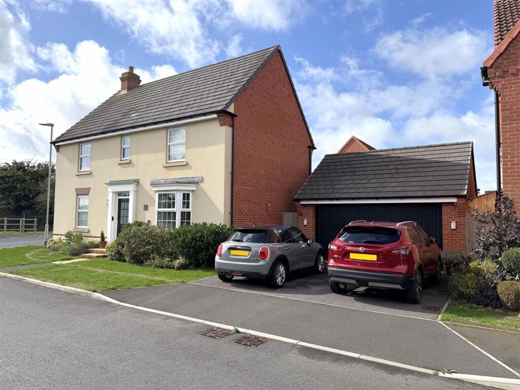 4-bed detached on Dragonfly Close, Frome, £569,950