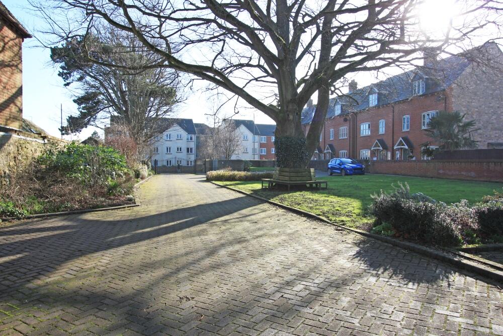 Gilmore Court, Highworth, SN6 7FG photo 4