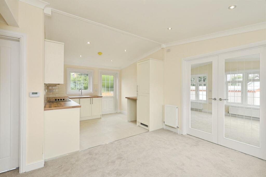 Newcastle Avenue, Worksop photo 4