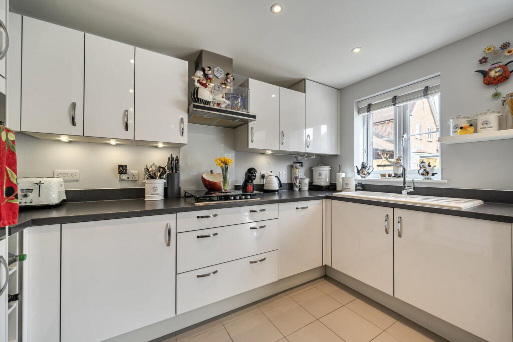 Mansard Crescent, Chineham photo 4