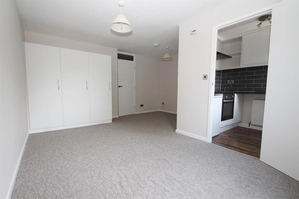 Apartment in Guildford - View 4