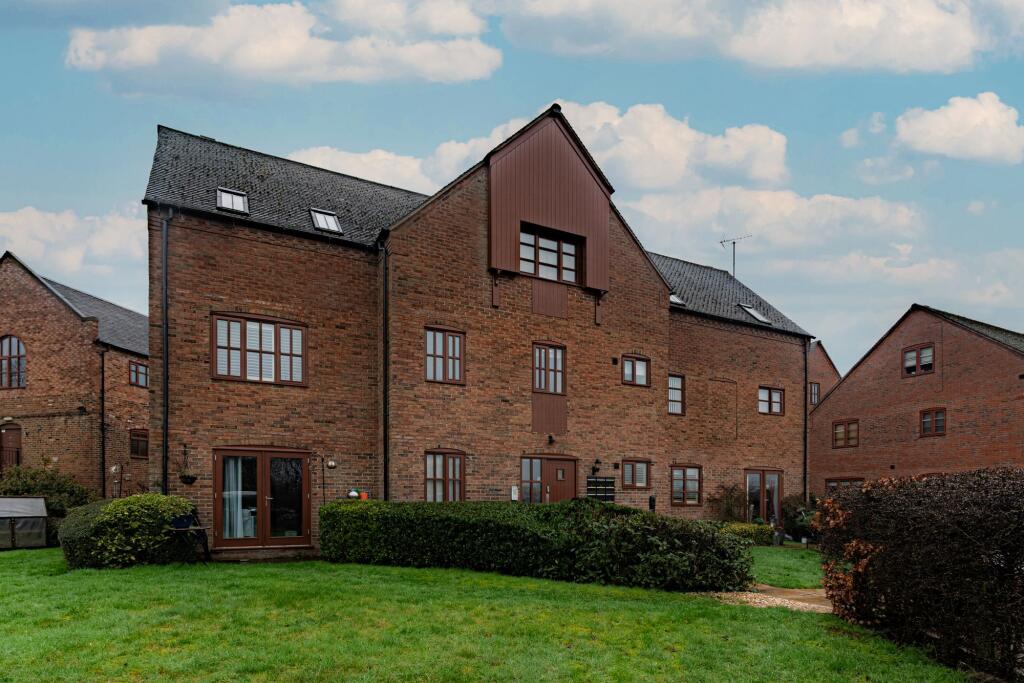 Arden Mews, Kingsbury, B78