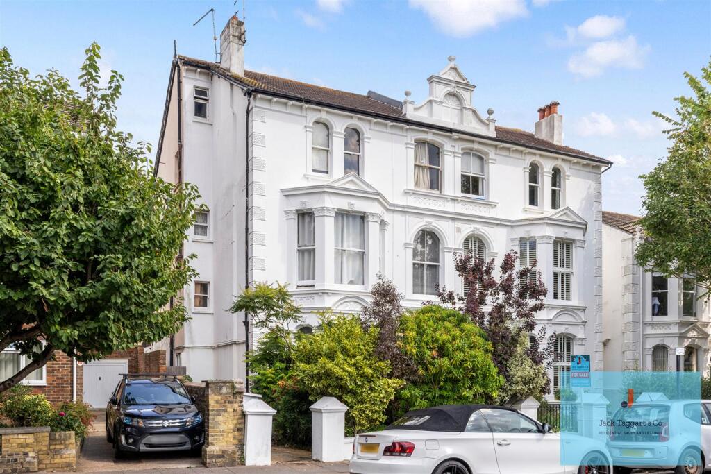 3-bed flat on Westbourne Villas, Hove, £550,000
