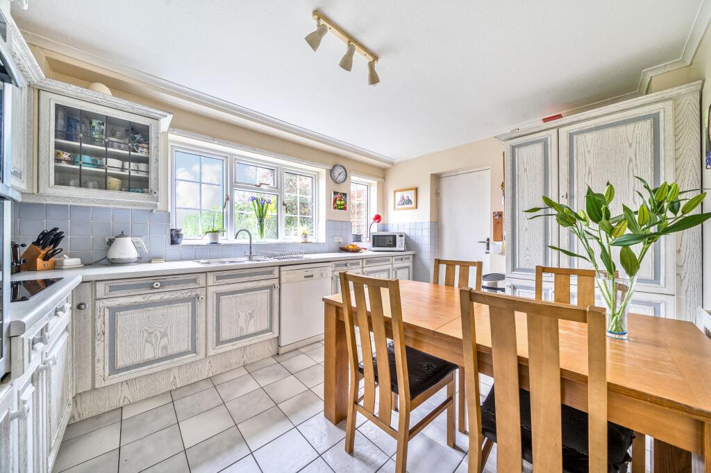 The Street, North Warnborough, RG29 photo 4