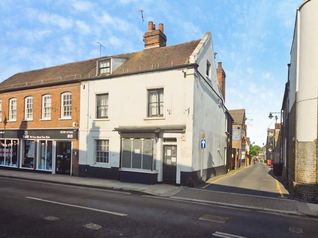 Main image of property: 2 South Street, Rochford, SS4 1BQ