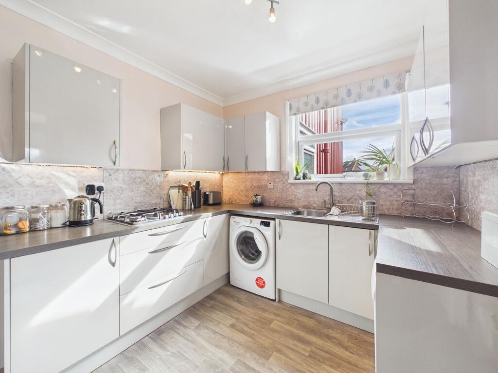 House in Glasgow, North Lanarkshire - More