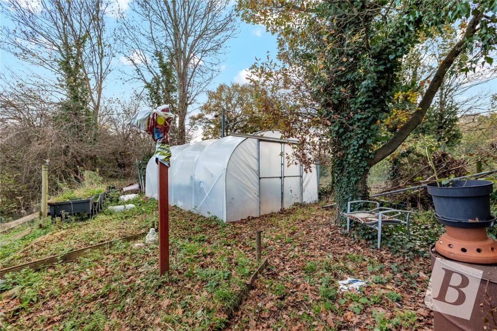 Berkeley Drive, Hornchurch, RM11 photo 4