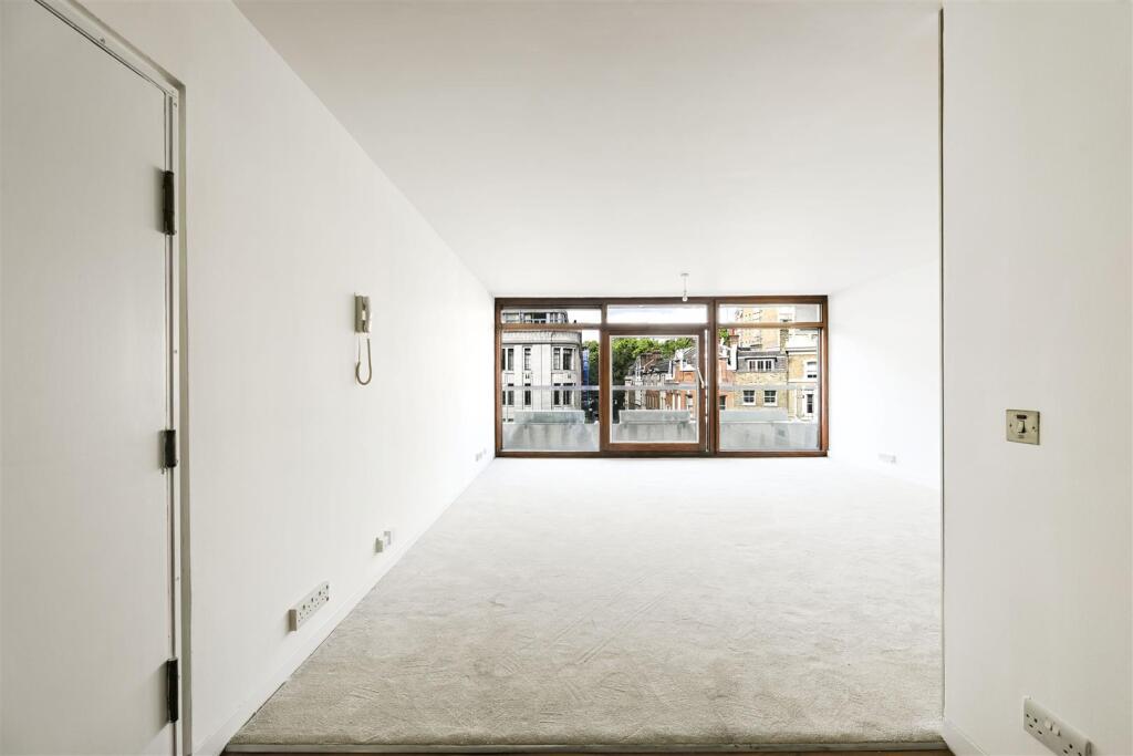 Apartment in London, Barbican Estate, City of London - View 2
