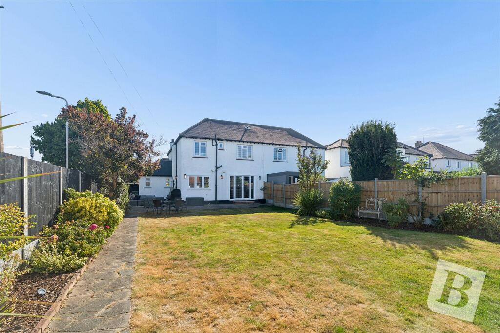 House in Romford - More