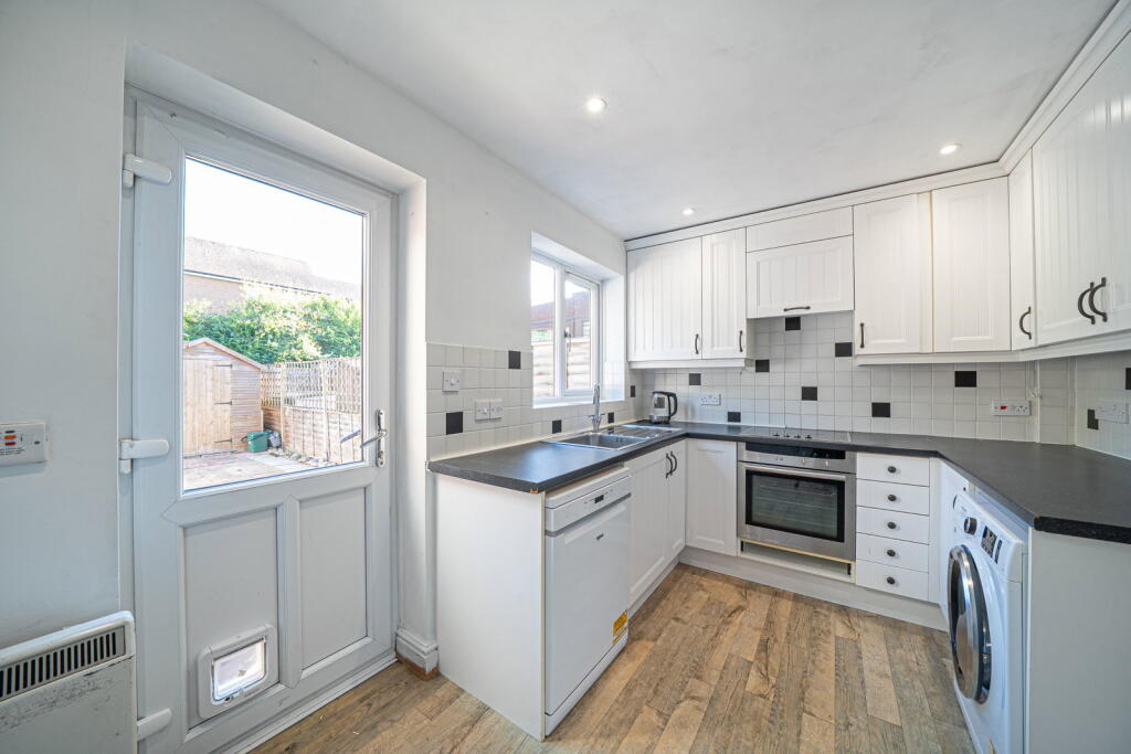 Home Mead, North Waltham, Basingstoke  RG25 2SY photo 4
