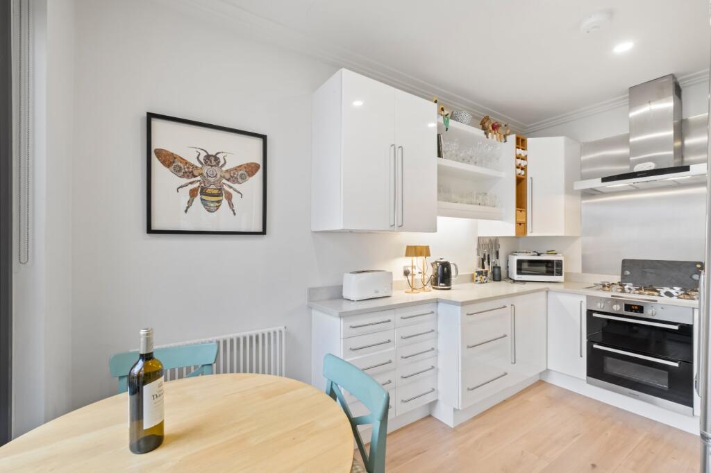 4 bedroom mews property for rent