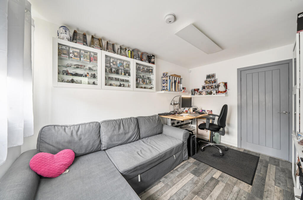 House in Dunstable, Central Bedfordshire - View 5