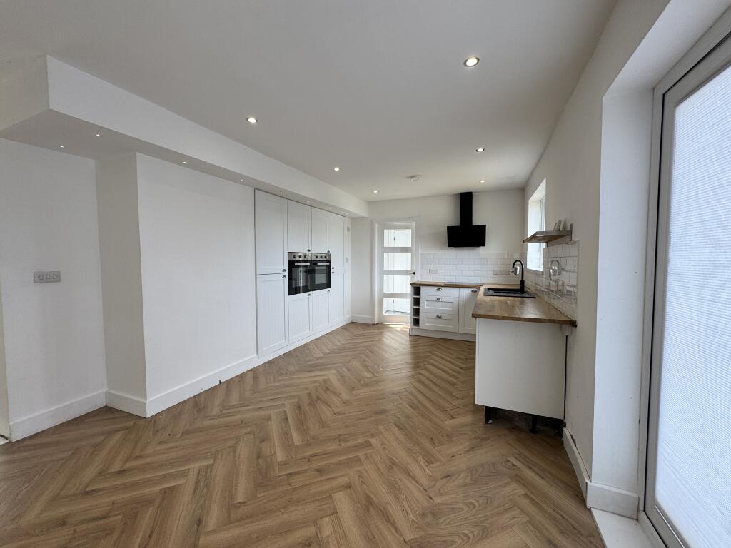 House in Newport - View 5