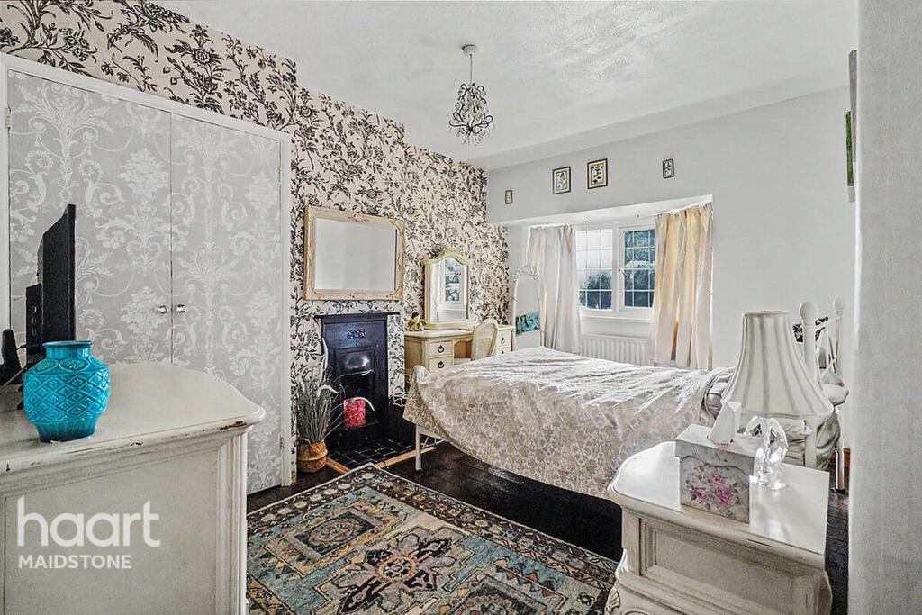 House in Maidstone, Boughton Monchelsea - More