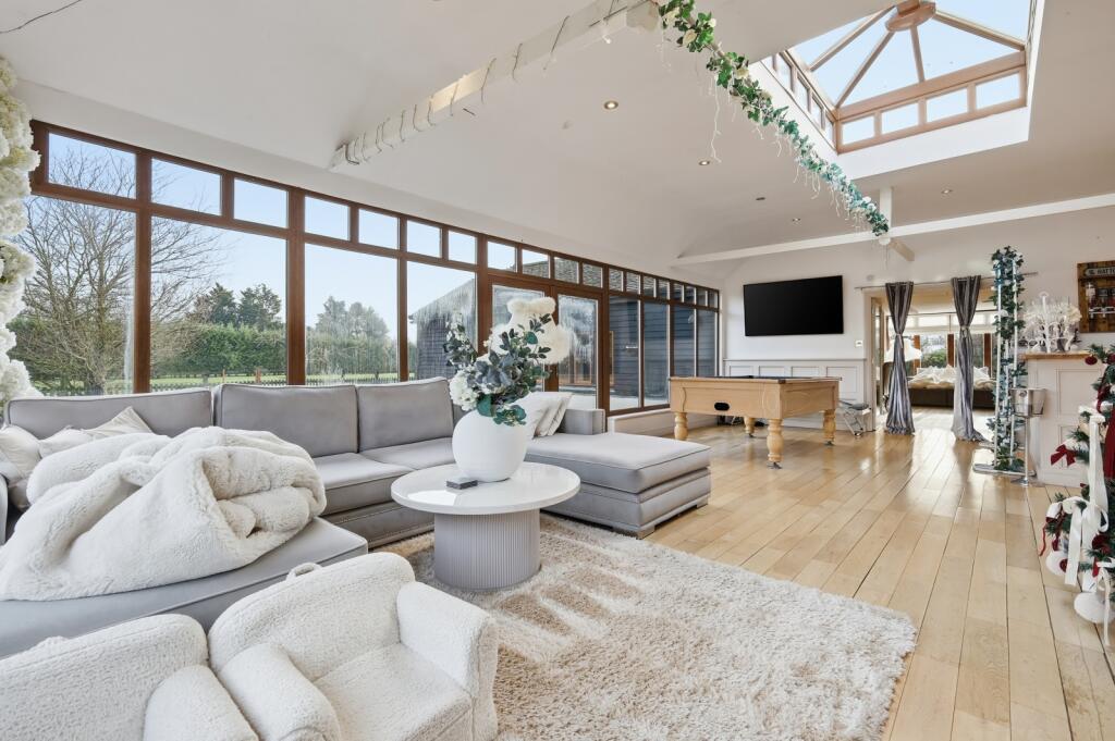 House in Brentwood, Crow Green - View 2