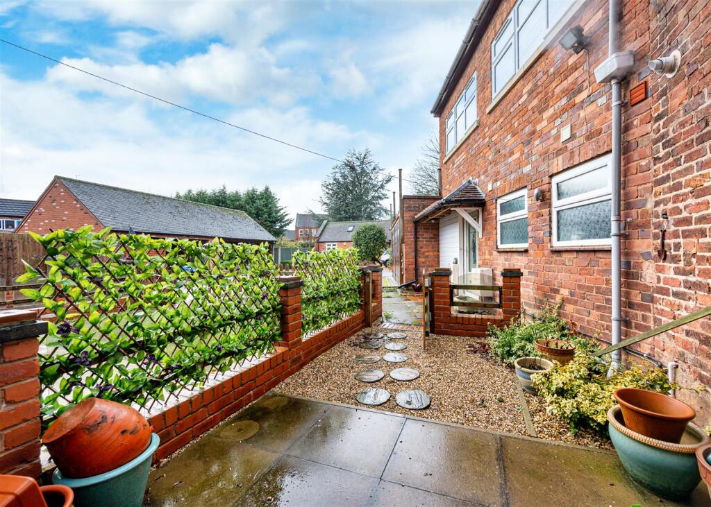 Gravel Hill, Wombourne, Wolverhampton photo 2