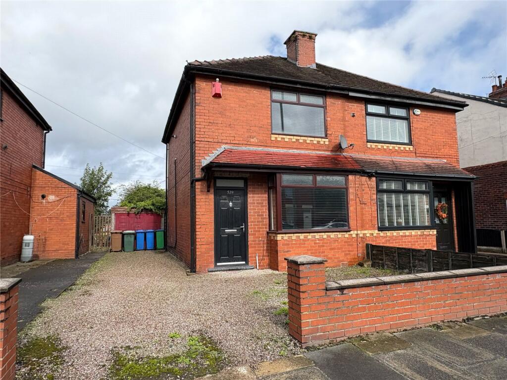 2-bed semi-detached on Oldham Road, Middleton, Manchester, Greater Manchester, M24, £190,000