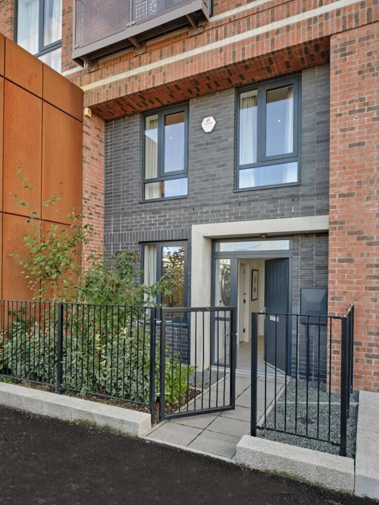 Oxbow, Stephenson House
