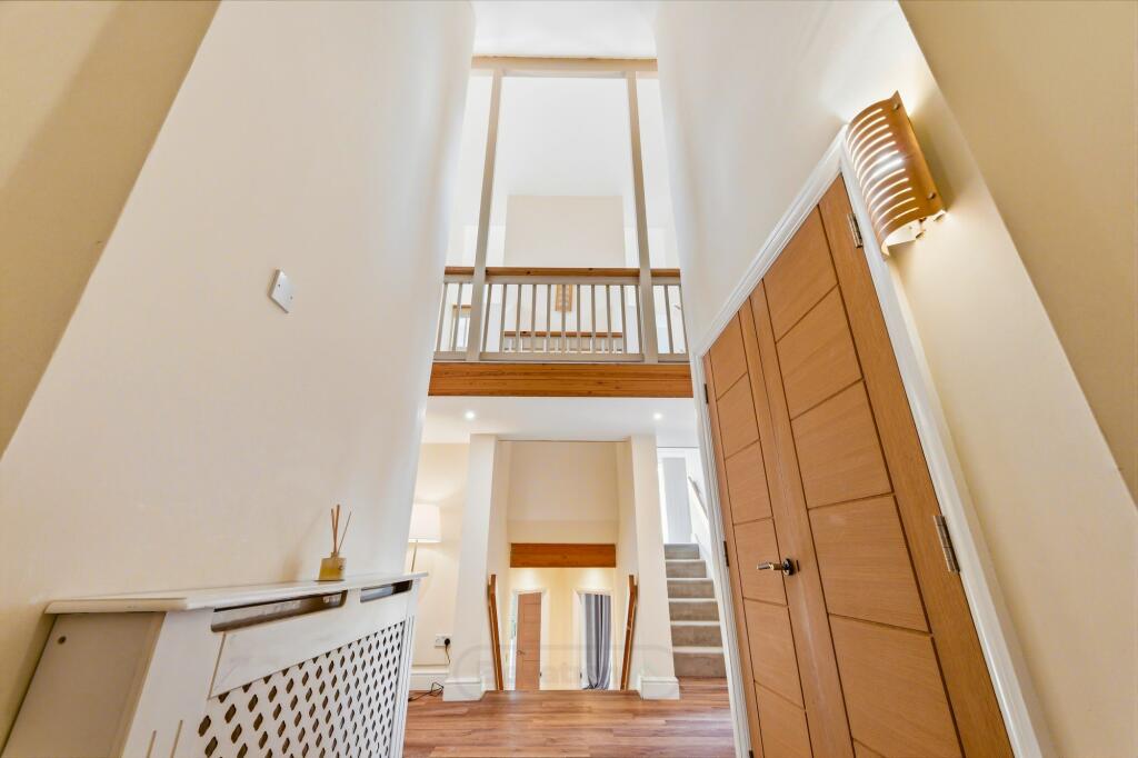 House in Milton Keynes, Great Linford - View 4