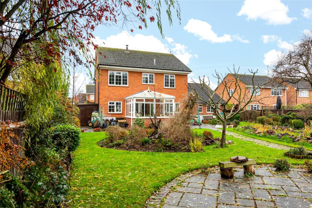 Main image of property: Cumberland Close, Aylesbury, Buckinghamshire, HP21