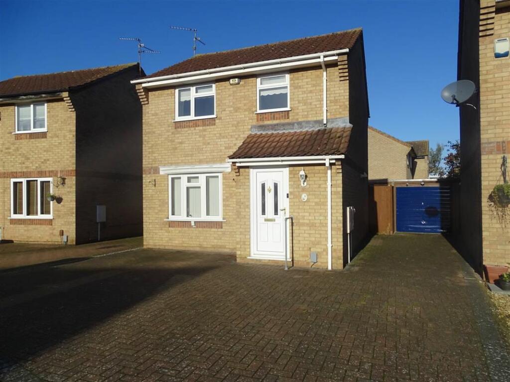 3-bed detached on Caldbeck Close: Gunthorpe, £245,000