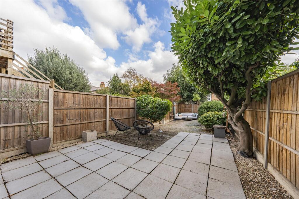 Apartment in Twickenham - View 5