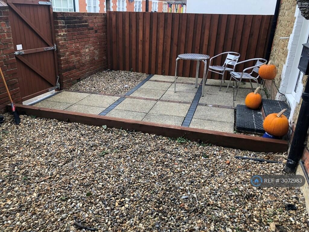 Apartment in Guildford - View 2