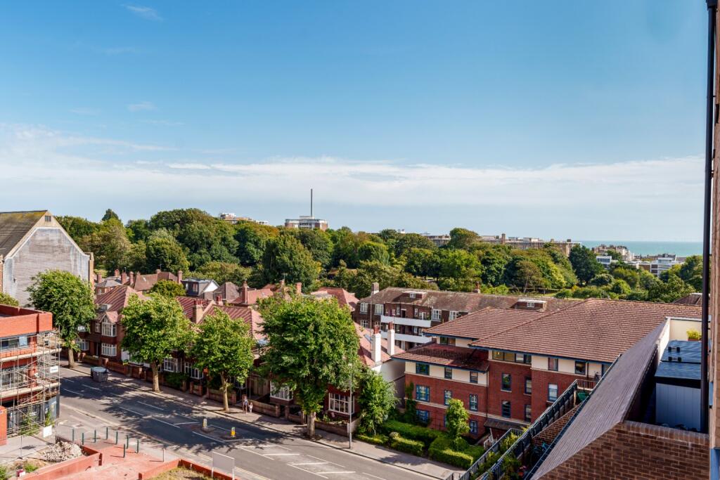 Apartment in Hove, Brunswick - View 2